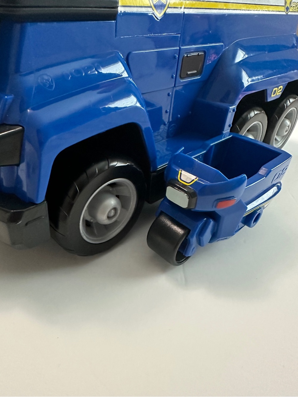 PAW Patrol toy bundle. Chase Ultimate Cruiser and extra accessories. - Picture 7 of 16